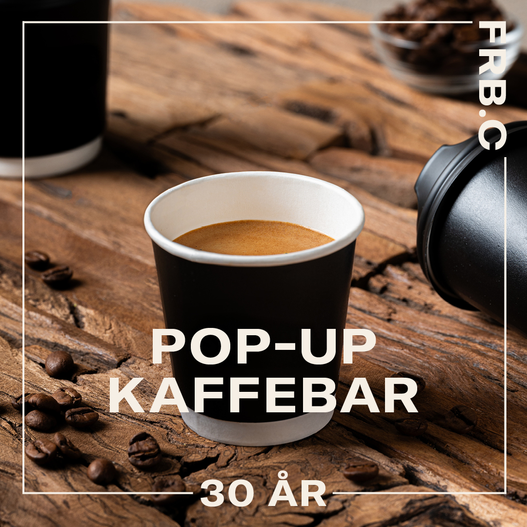 Billede af en kop sort kaffe